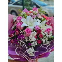 11'li Pembe Beyaz İthal Gül Aranjmanı